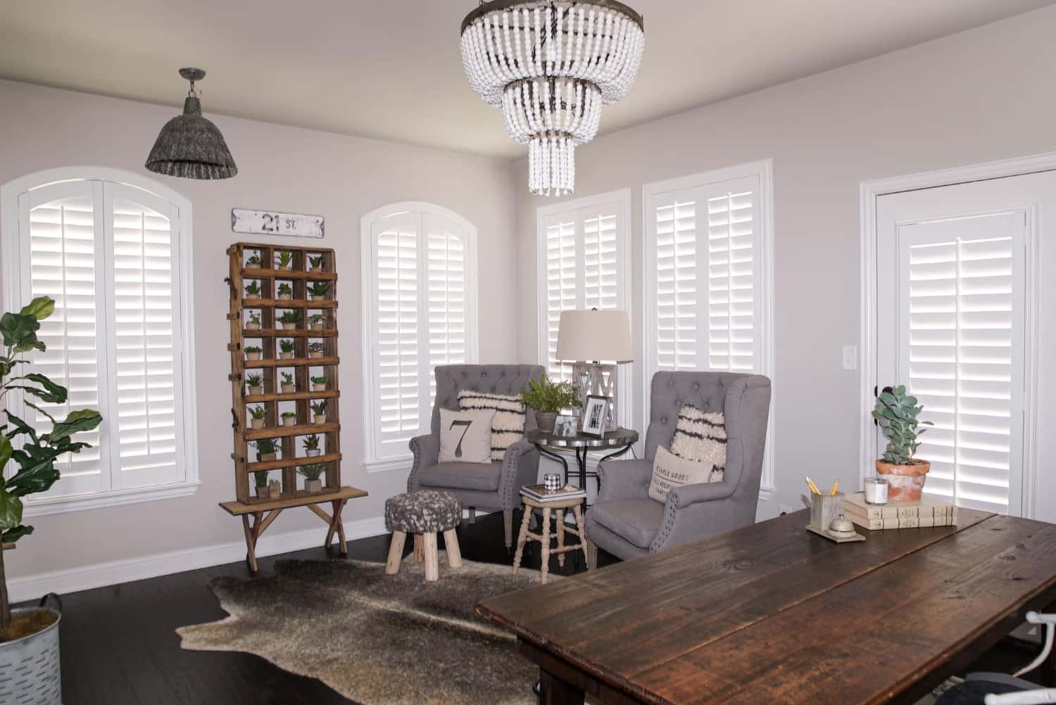 Arched windows in a sitting room